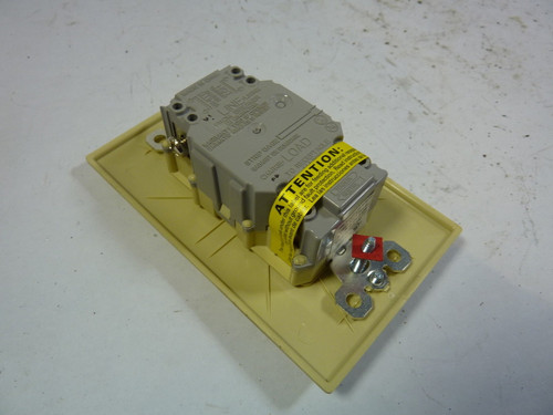 Pass Seymour B-389488 Receptacle 20 Amp 120V USED