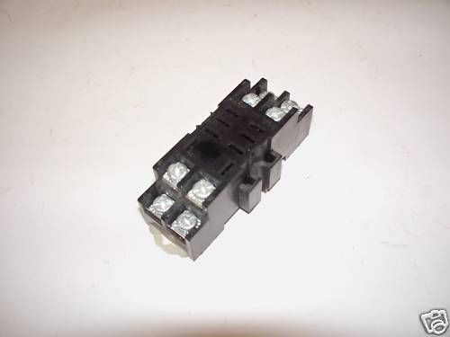 CUSTOM CONNECTOR GT08-PC 8 Slot Relay Socket USED