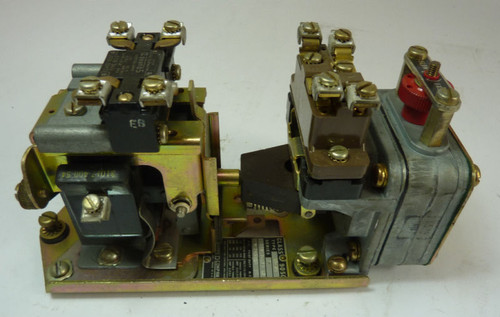 Square D 9050B02D AC Timing Relay Off Delay USED