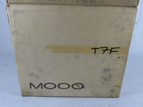 Moog 305-121A Servo Motor Brushless Max 4450RPM 350V 8.36Nm ! NEW !