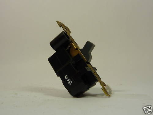 Allen-Bradley MANUAL TOGGLE SWITCH TYPE 230V 600AX-4 USED