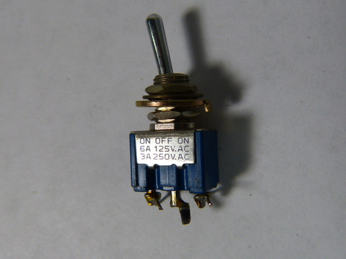 FujiSoku 8A1051 Toggle Switch 6amp 25V USED