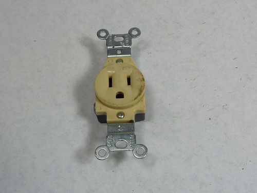 Leviton Single Receptacle Outlet Commercial Grade Ivory 15A 125V USED