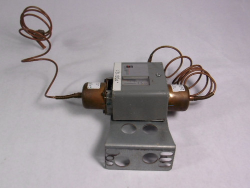 Johnson Controls P74FA-10 Differential Pressure Control Switch USED