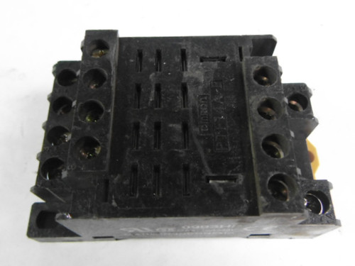 Omron PTF14A-E Relay Socket 10A 110V 14-Pin USED