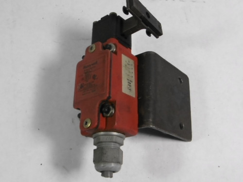 Honeywell GKBA14L7 Safety Interlock Switch 10A 600V USED