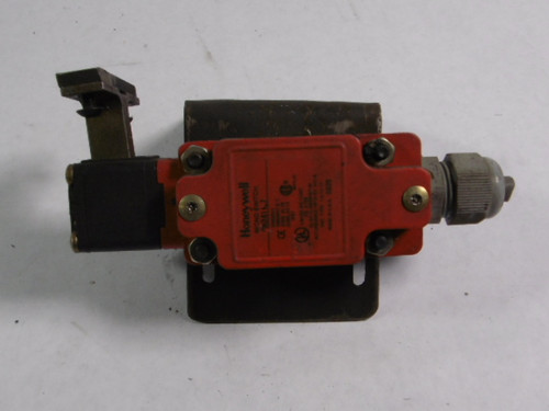 Honeywell GKBA14L7 Safety Interlock Switch 10A 600V USED