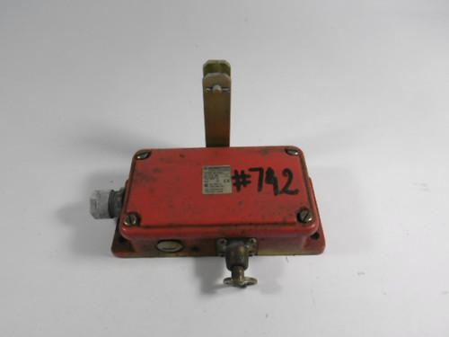 Bernstein 6015735002 Rope Pull Switch 10A 500VAC SI2-U2Z USED