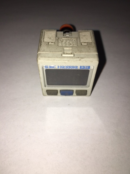 SMC ZSE30A-N7H-B-P Vacuum Switch USED