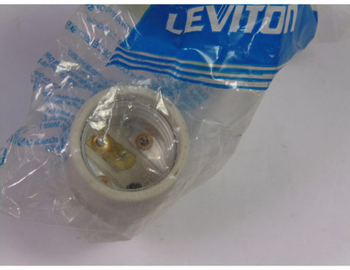 Leviton 3152-8 Incandescent Unglazed Porcelain Lamp Holder ! NWB !