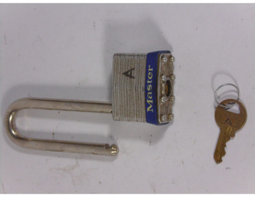 MasterLock 1LJ 4 Pin Tumbler Padlock + Key 2-1/2" Shackle USED