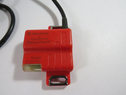 Allen-Bradley 440N-Z21SS3PA SensaGuard Sensor w/ Cable No Reflective Plates USED