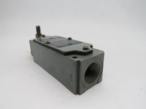 Allen-Bradley 802T-HT Oil Tight Spring Return Limit Switch USED