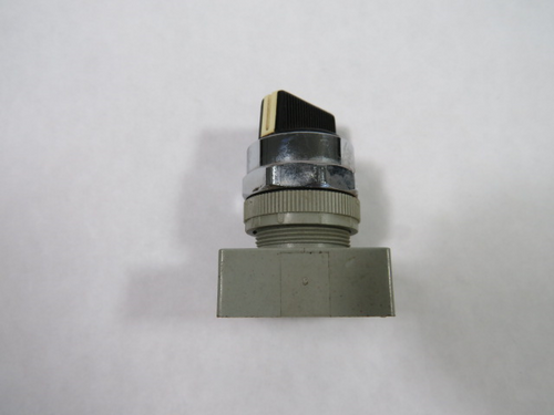 IDEC ASW200 Selector Switch 2-Position No Contacts USED