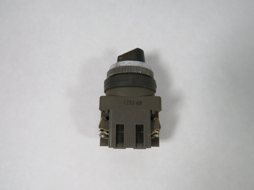 Izumi ASN311 Selector Switch 125-300VAC 3-5A 1NO/1NC 2-Position USED