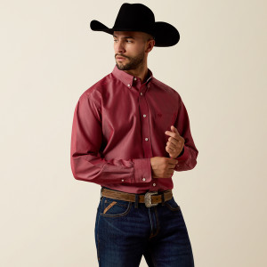 Ariat Men's Rhubarb Wrinkle Free Solid Pinpoint Oxford Long Sleeve Shirt