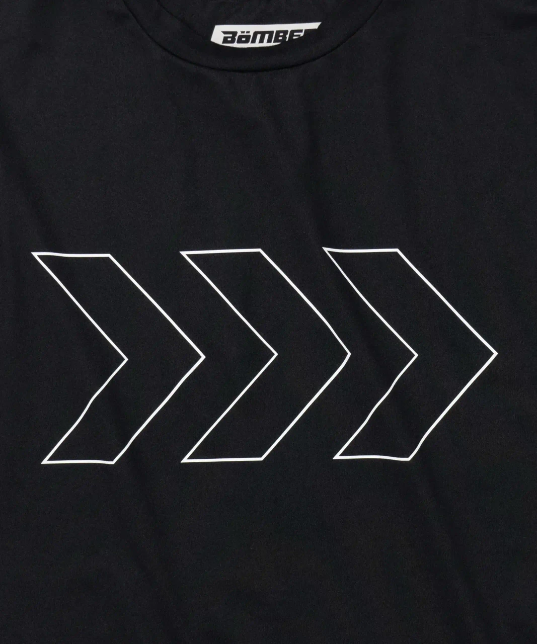 Surge T-Shirt, black HydrApex performance t-shirt with arrow graphic print, close-up view
