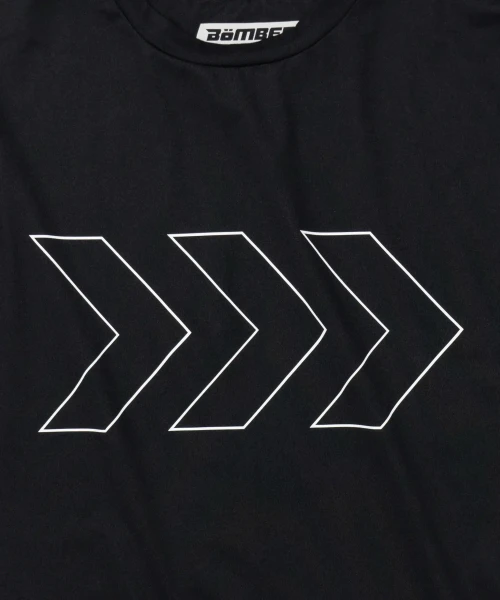 Surge T-Shirt, black HydrApex performance t-shirt with arrow graphic print, close-up view