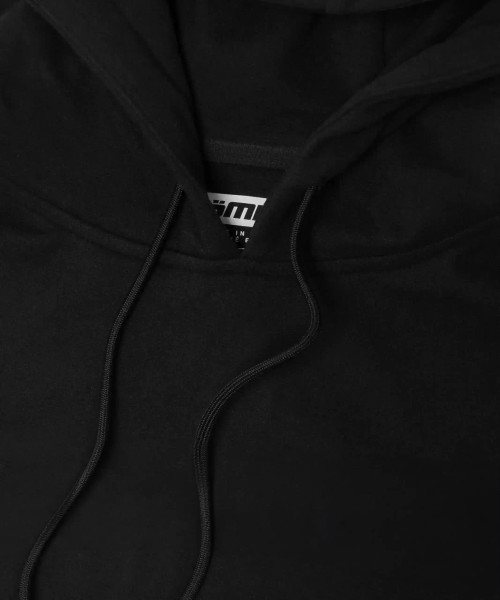Détail du hoodie Emerge noir