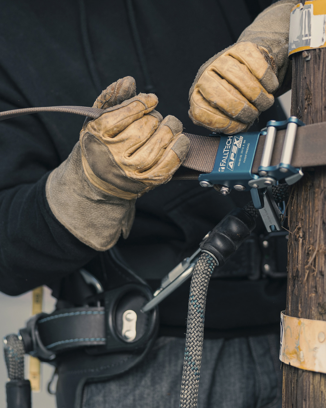 APEX™ Pro Wood Pole Fall Restrict Device