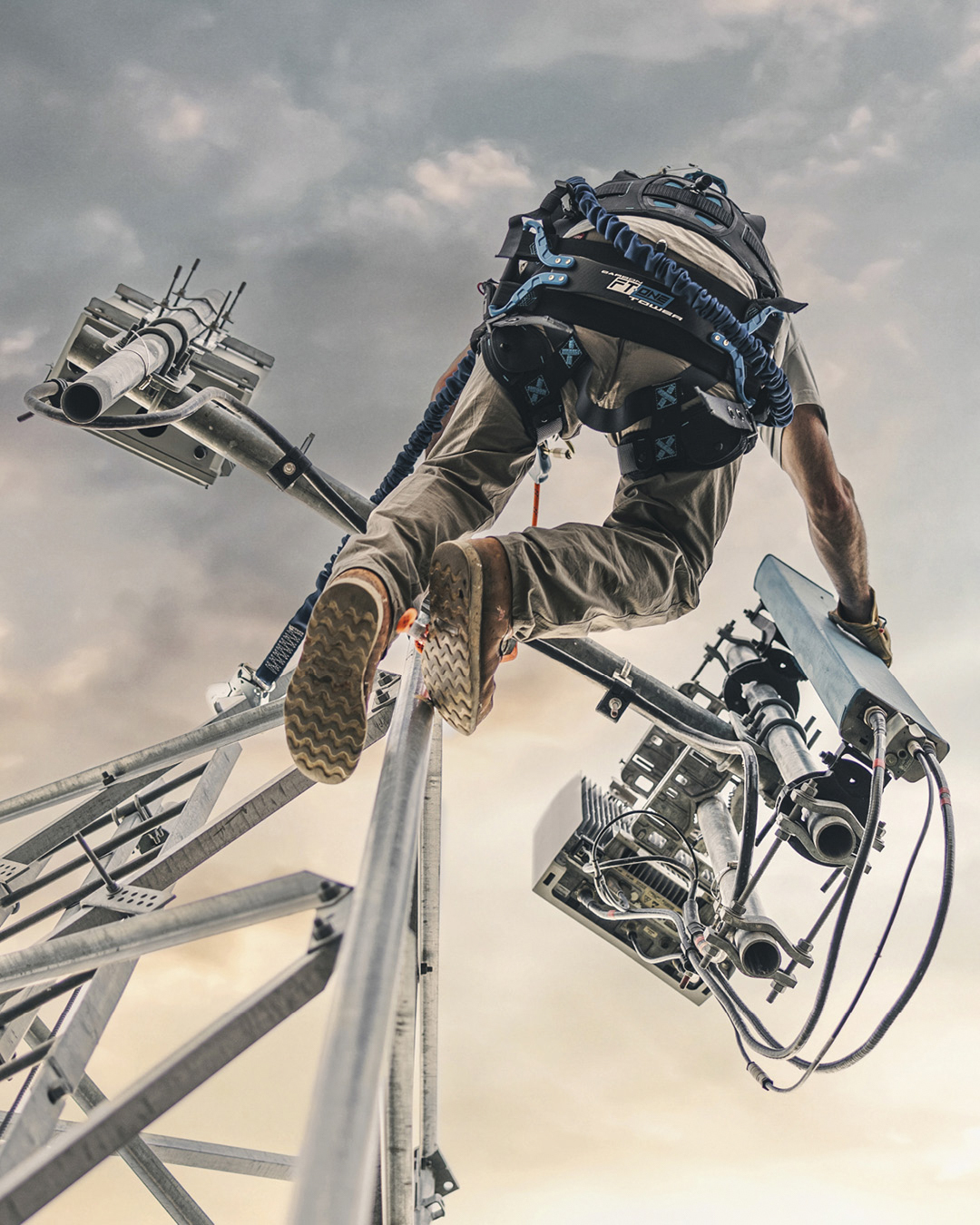 Tongue Buckle & Quick Connect Tower Harness | FallTech®