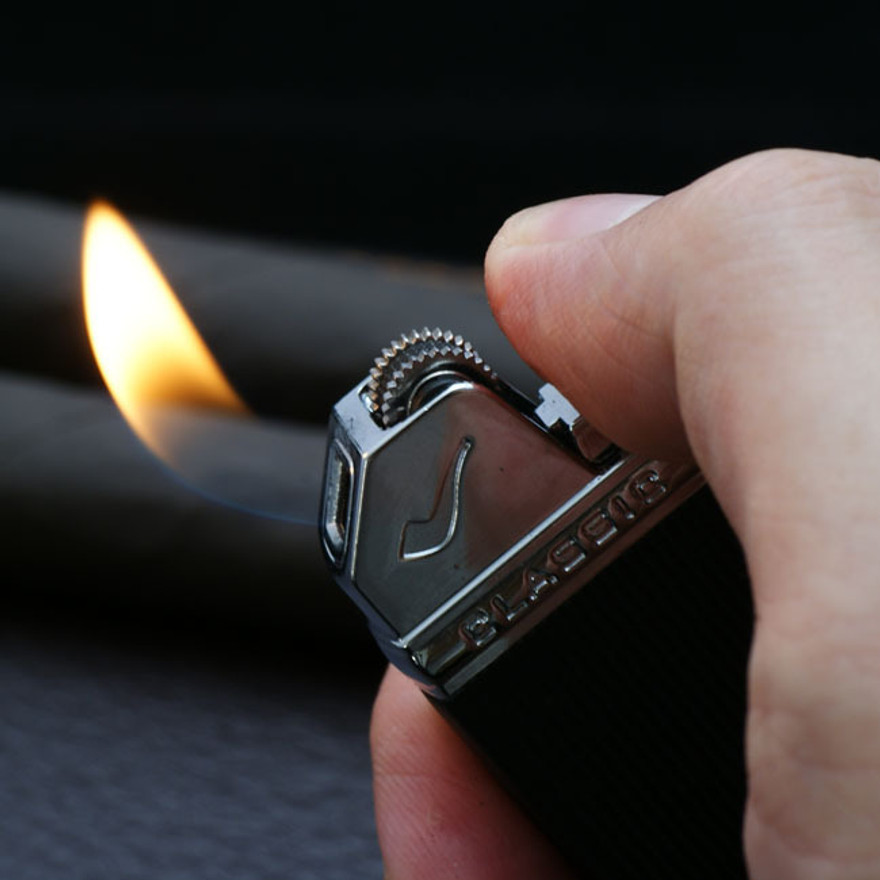 Better lighter. Спиртовая зажигалка. Сломанная зажигалка. Зажигалка ломай. Футуристичные зажигалки.