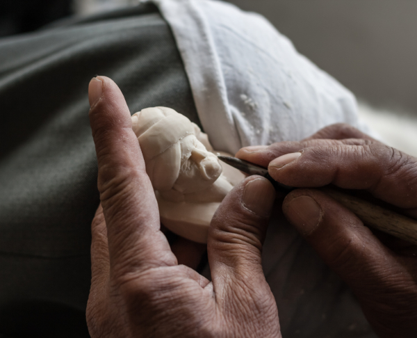 Meerschaum pipe being hand carved