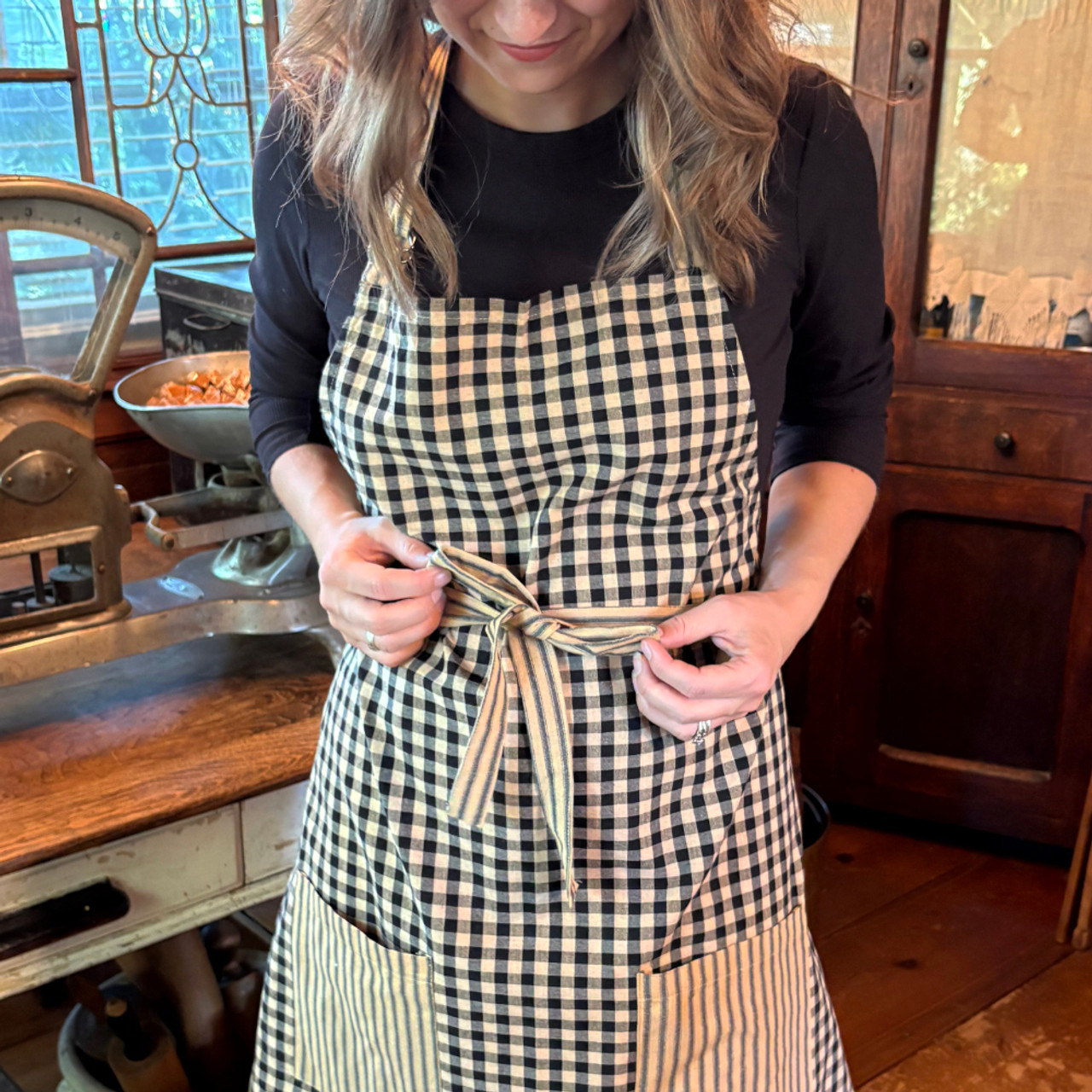 Primitive Black Plaid Hostess Apron with Gift Bag