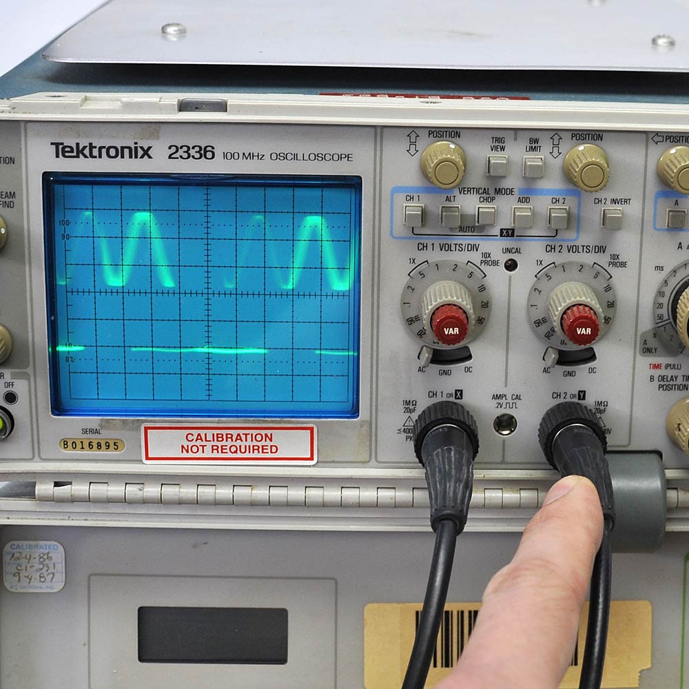 Tektronix 2336 Oscilloscope 2 Channels 100MHz Ch.B Glitches, Bad