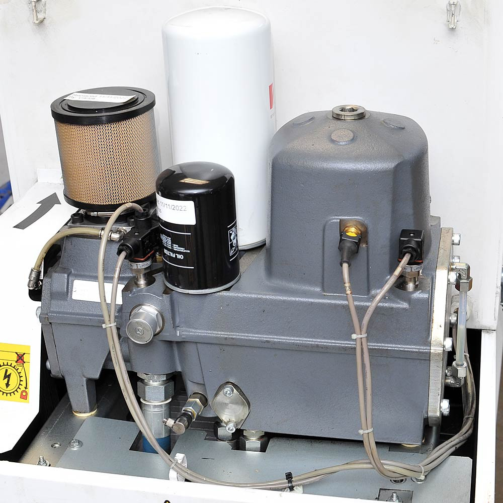 Gardner-Denver L18 Rotary Screw Air Compressor 25HP