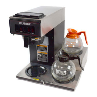 Coffee brewer with two glass pots