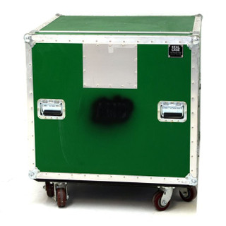Green rolling road case on casters