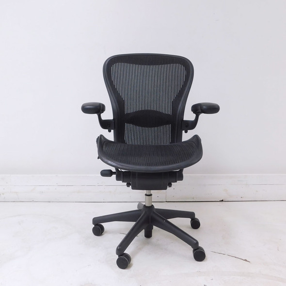 Herman Miller Classic Aeron Office Chair Size C w/ Lumbar Support Pad Herman Miller Classic Aeron Office Chair Size C w/ Lumbar Support Pad