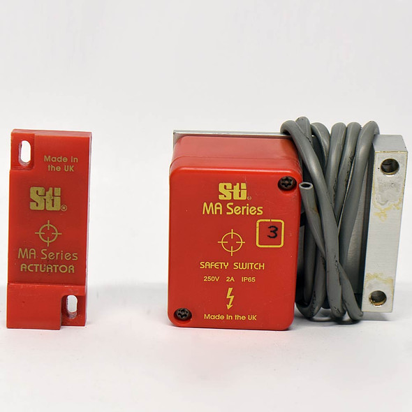 Omron STI 44507-0050 Safety Interlock Switch 250VAC 2A Magnetically Actuated Omron STI 44507-0050 Safety Interlock Switch 250VAC 2A Magnetically Actuated