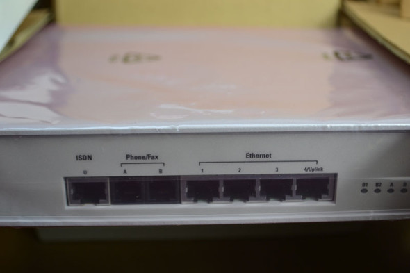 Nortel DV1501E01 BayStack 820 ISDN Router 4-Port Ethernet Hub for Desktop