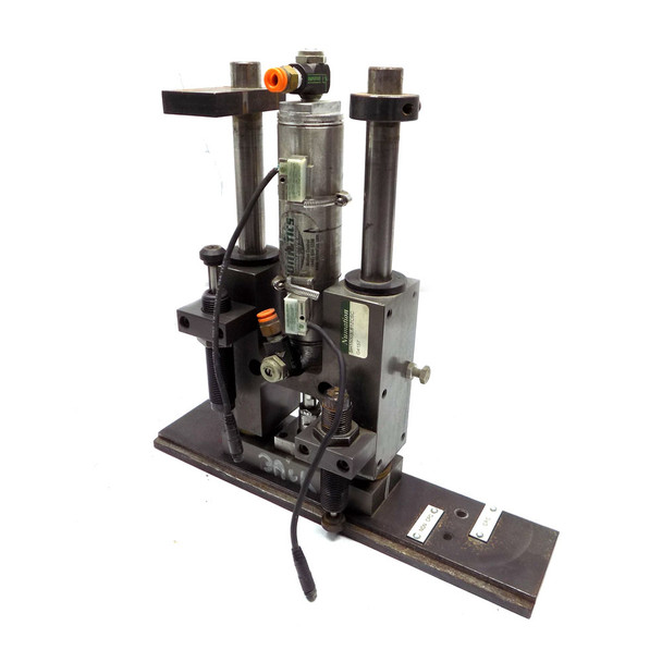 Numation SH15003LB1ZCSC Linear Slide w/ Numatics Cylinder & SH6-021 PNP Switch