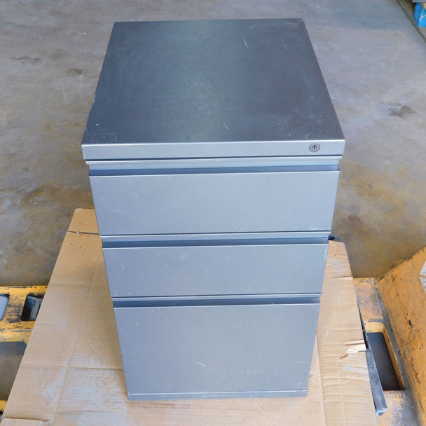 Herman Miller Meridian Pedestal Cabinet 3-Drawer 15"W x 18"D x 25-3/4"H Herman Miller Meridian Pedestal Cabinet 3-Drawer 15"W x 18"D x 25-3/4"H