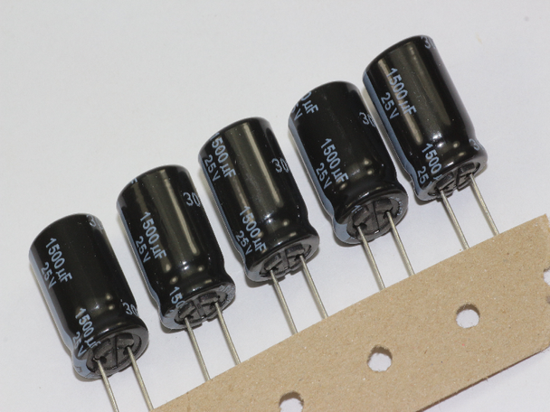 5 X Panasonic Ultra Low ESR 105 Degrees FR Range Radial Electrolytic Capacitors