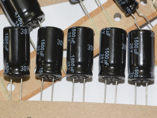 5 X Panasonic Ultra Low ESR 105 Degrees FR Range Radial Electrolytic Capacitors