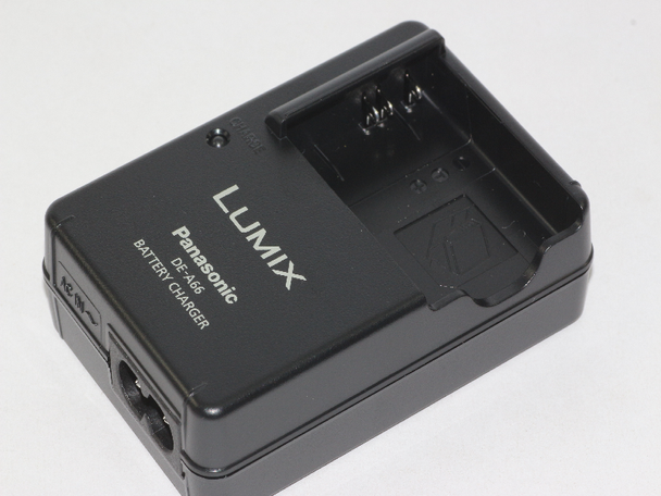 Genuine Panasonic DE-A66, DE-A65 Lumix Camera Battery Charger DMW-BCG10