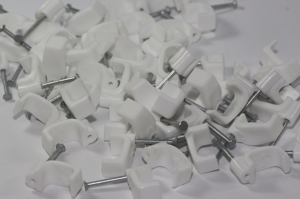 100 x White 6mm FT&E Flat Cable Clips for Twin Coax Cable Webro WF100, 13mm Wide