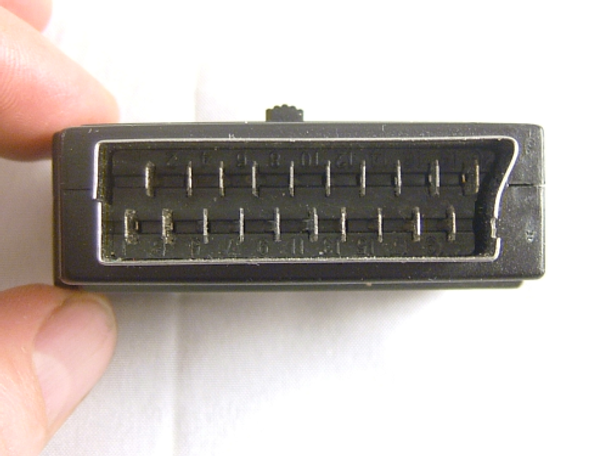 Scart Adaptor Switchable 3 RCA Phono SVIDEO SVHS AV Adaptor UK