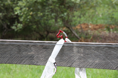 WHE Slow Feed Hay Net With Free Aluminium Carabiner.