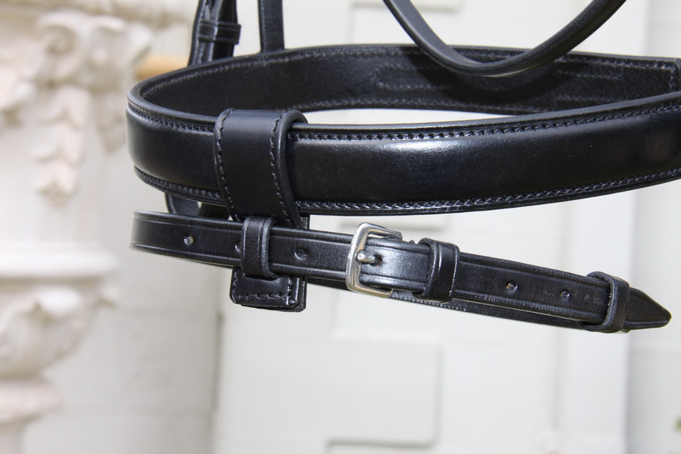 Noseband with Removable Flash Converter/Attachment and Flash Strap In Black Leather.