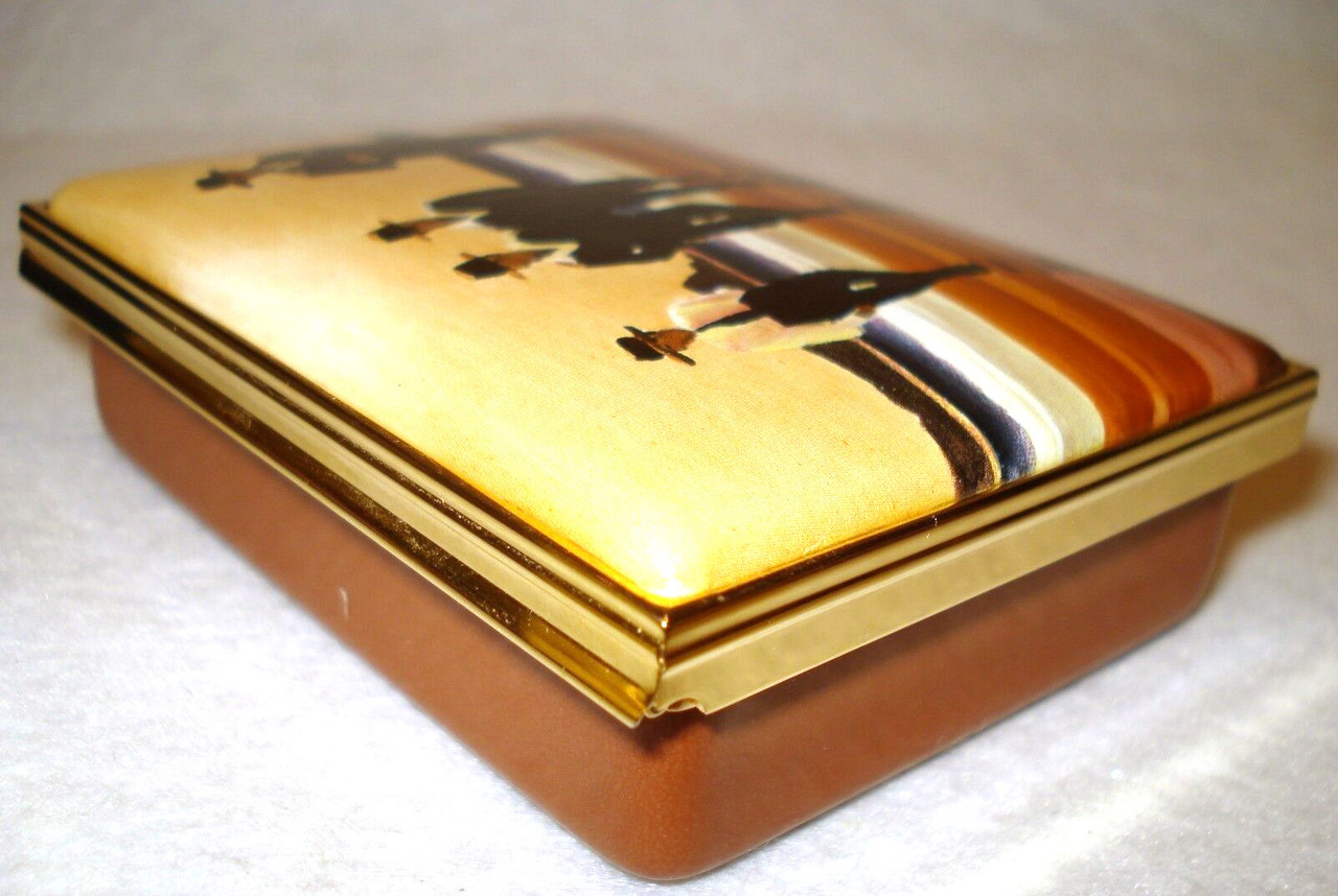 The Billy Boys Jack Vettriano 011/8093 | Halcyon Days Enamels