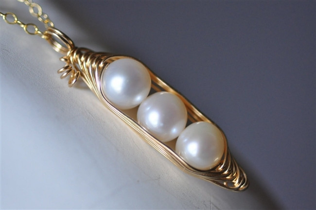 POD necklace (white freshwater pearls 