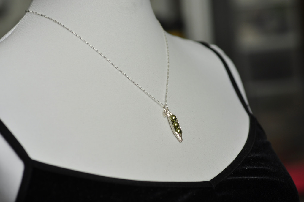 silver peas in a pod necklace