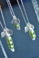 custom pea pod necklace with initial leaves / muyinjewelry.com