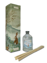 A Heaven Scent Autumn/Winter 100ml reed diffuser kit featuring a clear apothecary-style glass bottle, a bundle of 10 natural rattan reed sticks and an elegantly illustrated gift box. Aroma: Fig & Olive; Illustration: Church, Hare & Pheasant