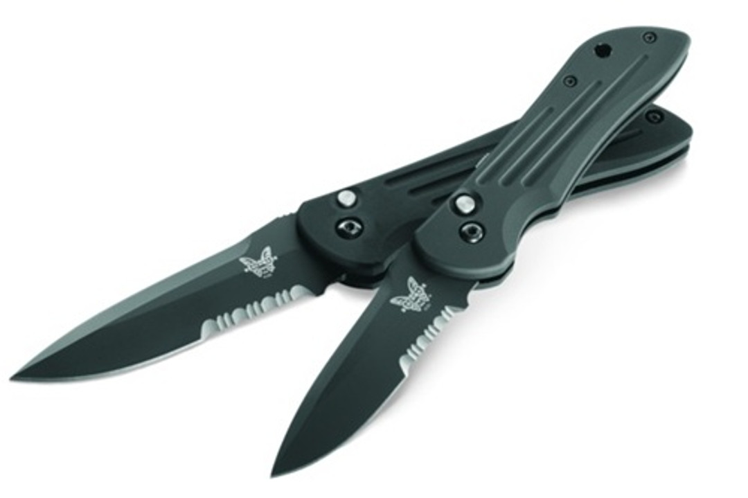 Benchmade Auto Stryker, Black Serrated Spear Point Blade